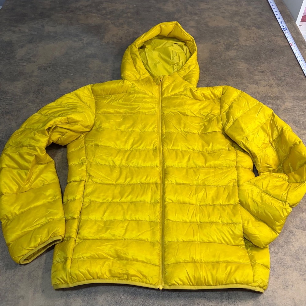 Uniqlo Puffer Jacket Mens Medium Yellow Ultra Light Down Hooded 420314
